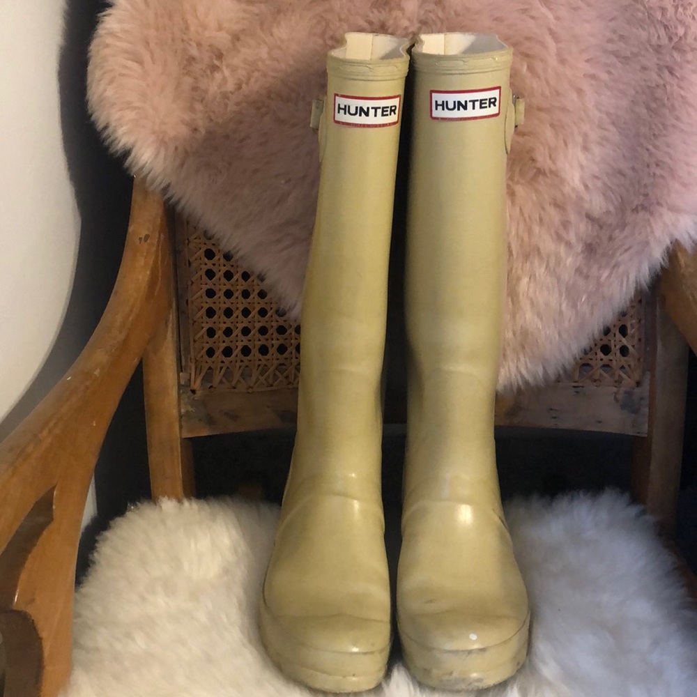 Hunter tan rain boots